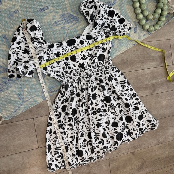 Aqua Black & White Floral Smocked Square-Neck Mini Dress - Picture 13 of 15